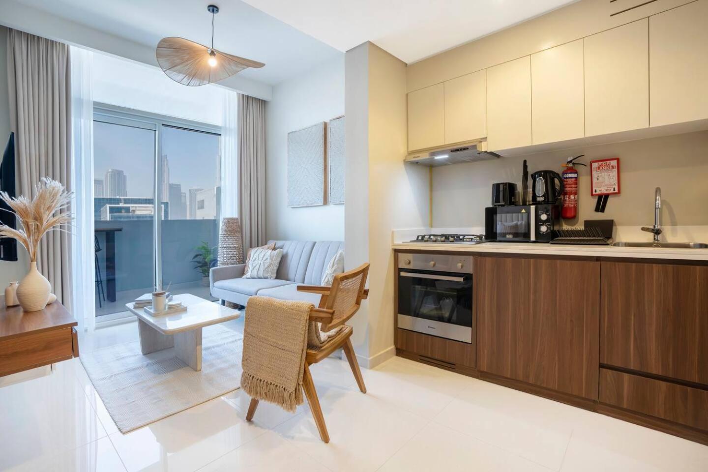 Апартаменты 5-Star Burj Khalifa View In Boho With Pool & Gym! Дубай Экстерьер фото