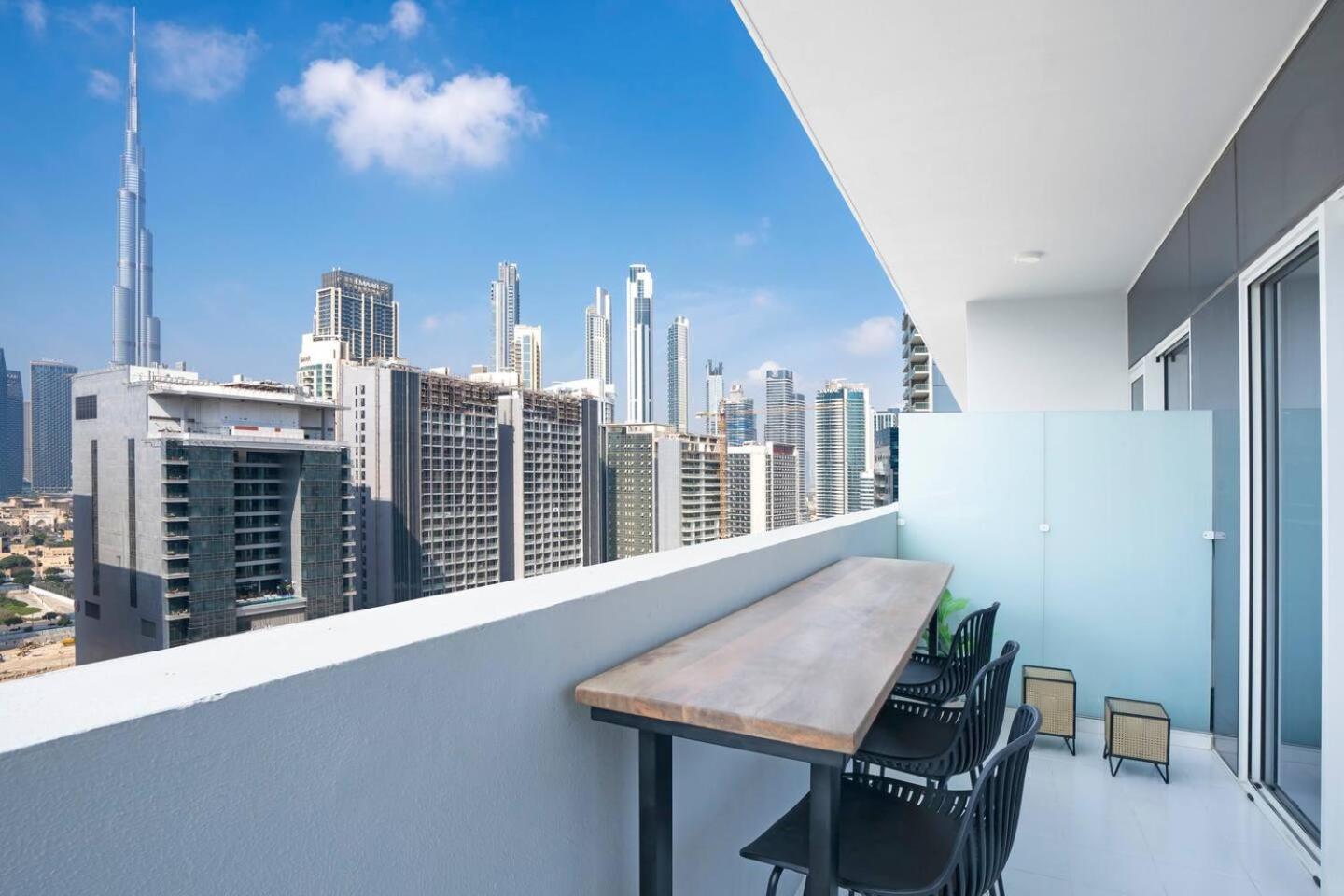 Апартаменты 5-Star Burj Khalifa View In Boho With Pool & Gym! Дубай Экстерьер фото