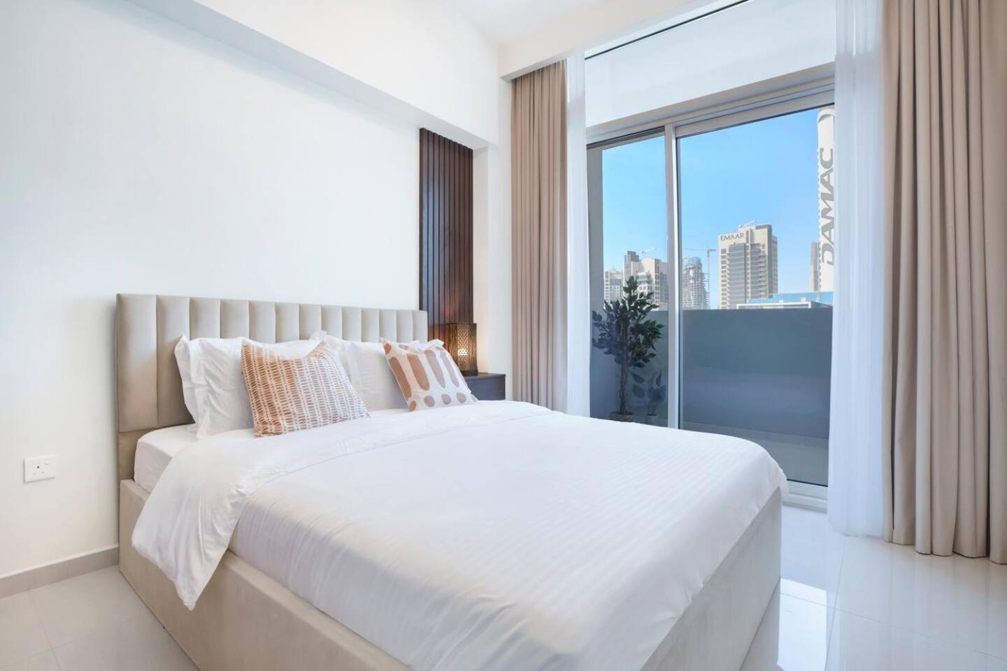 Апартаменты 5-Star Burj Khalifa View In Boho With Pool & Gym! Дубай Экстерьер фото