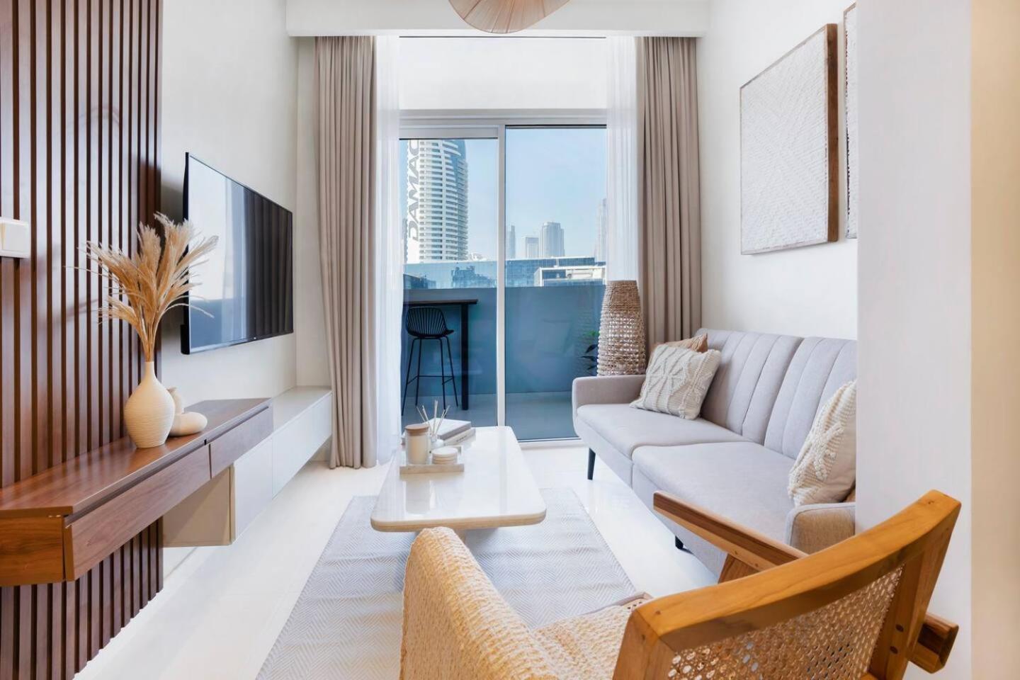 Апартаменты 5-Star Burj Khalifa View In Boho With Pool & Gym! Дубай Экстерьер фото